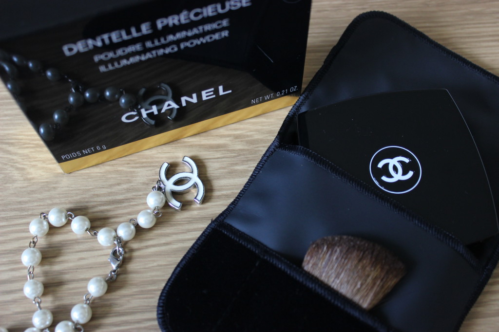 Chanel Dentelle Précieuse Illuminating Powder