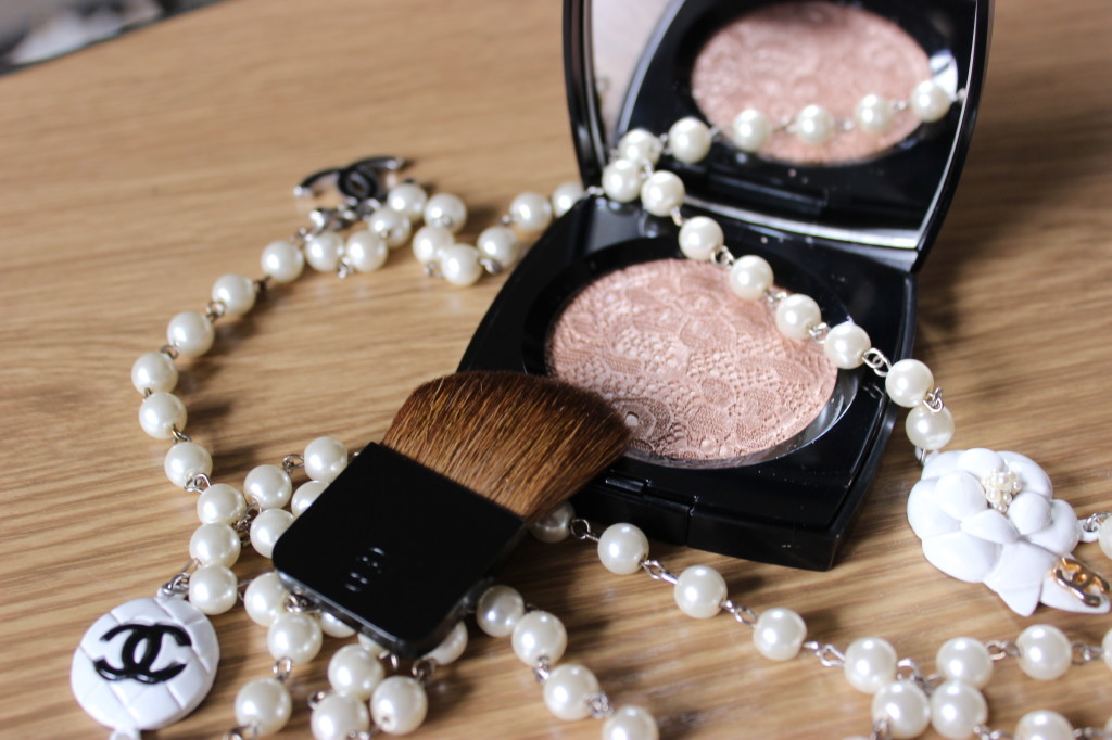 Chanel Dentelle Précieuse Illuminating Powder