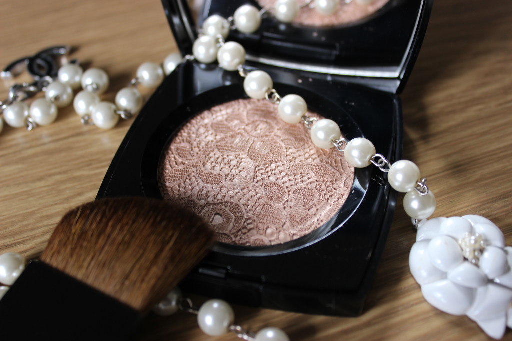 Chanel Dentelle Précieuse Illuminating Powder