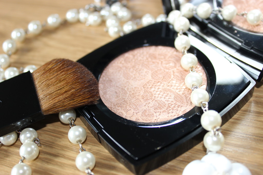 Chanel Dentelle Précieuse Illuminating Powder (7)