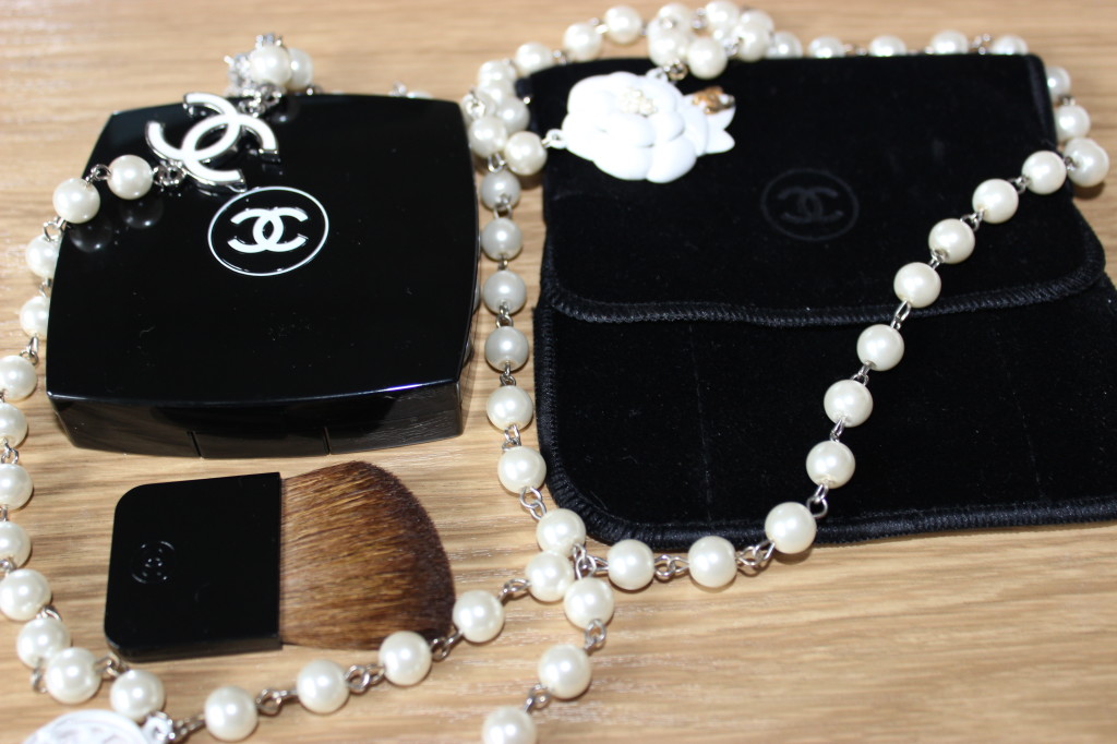 Chanel Dentelle Précieuse Illuminating Powder
