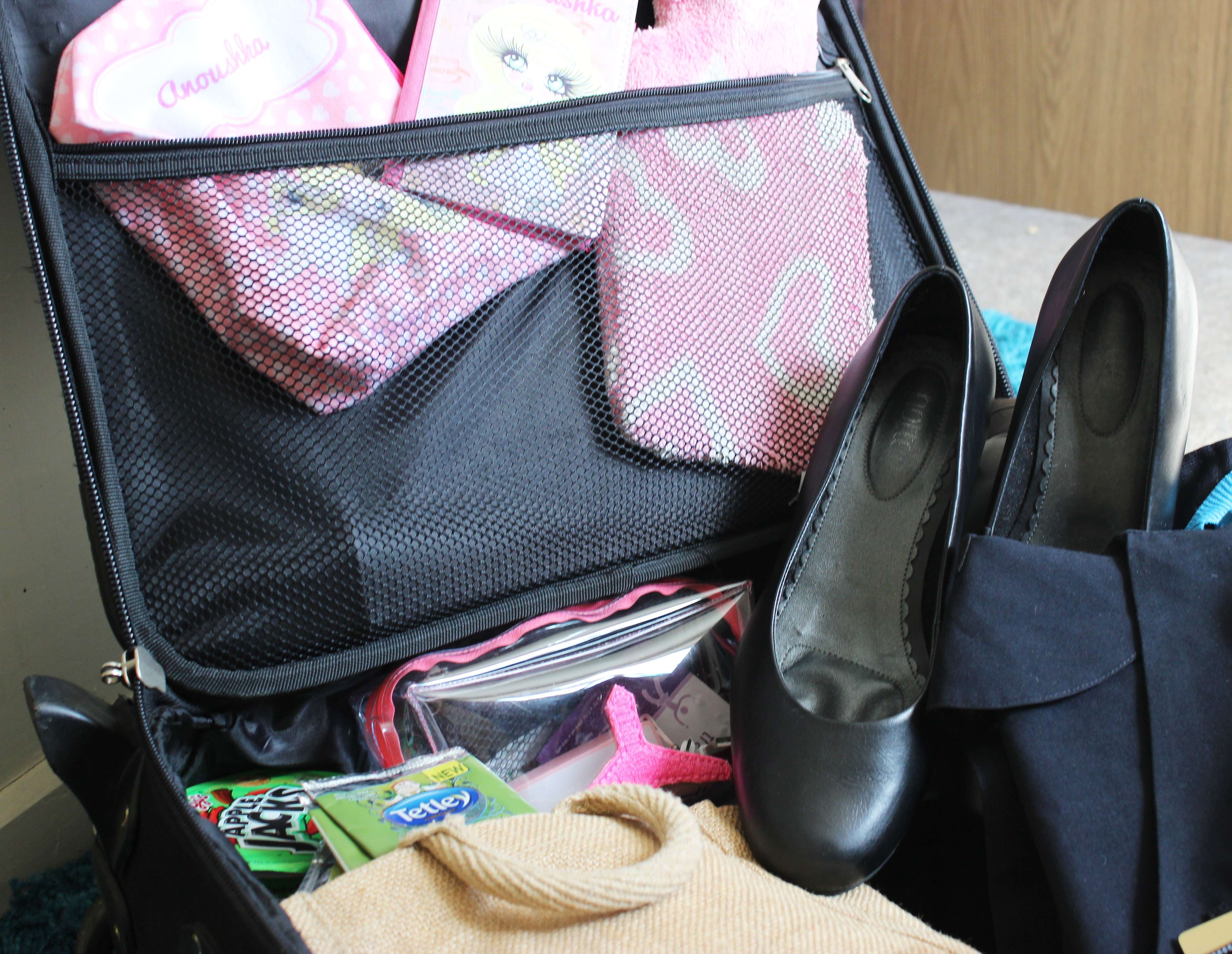 The Air Hostesses Guide: What's in my Crew Bag