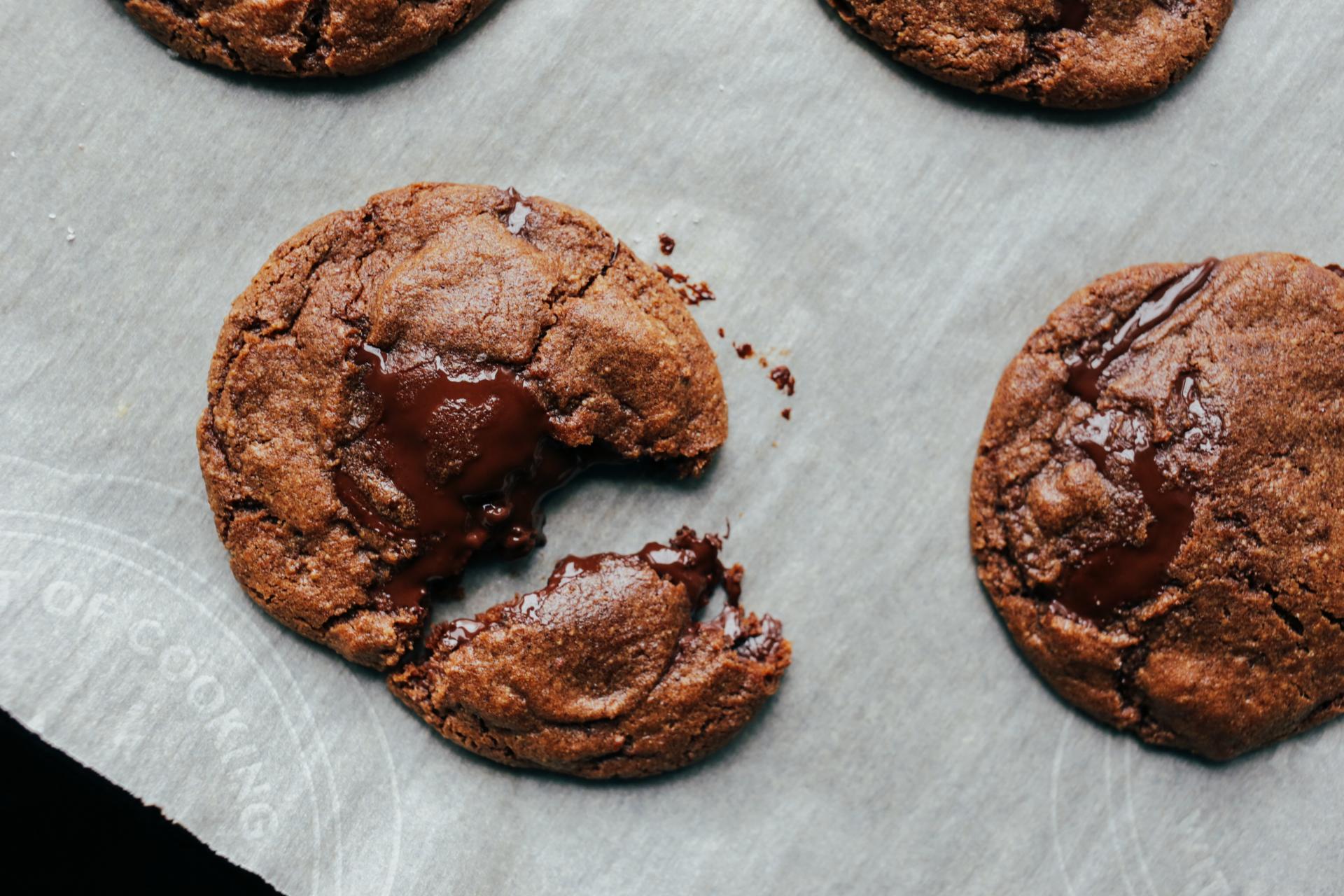 charles 575820 unsplash social media detox Chocolate Hampers