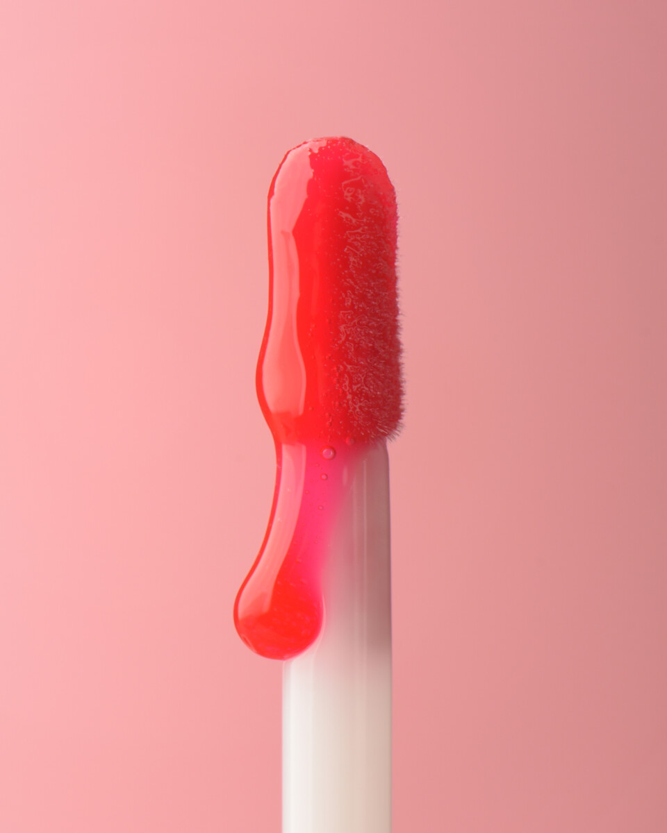closeup shot of colorful brush liquid lipstick 2025 02 11 23 55 33 utc What Product Features Should You Look for in a Lip Gloss?