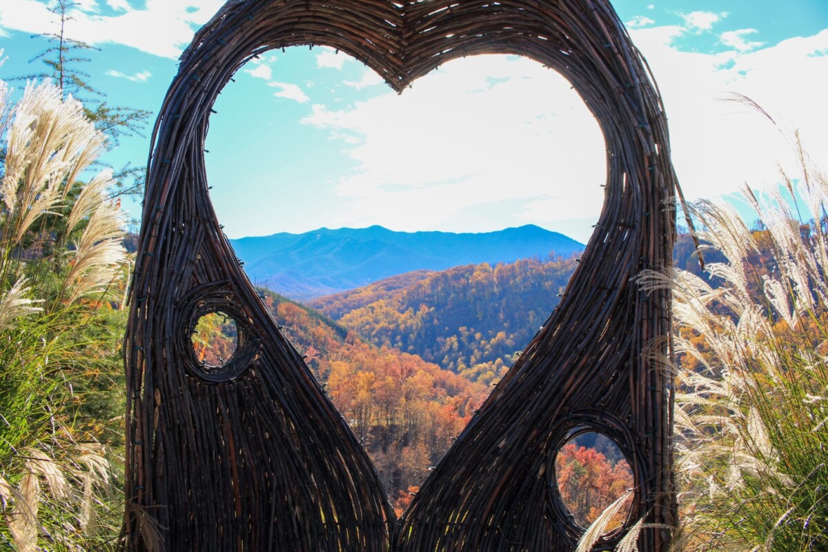 image How to Make a Smoky Mountain Cabin Feel Cozy