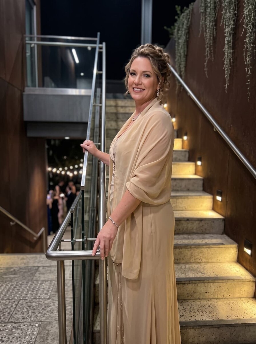 image 6 What to Wear to a Destination Wedding This Autumn