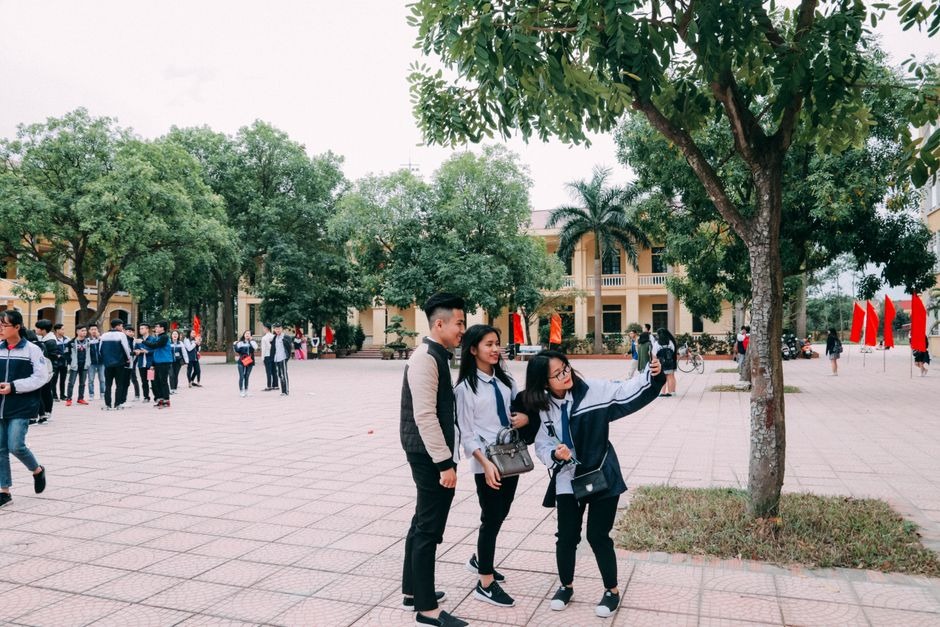 image Choosing a High School That Prepares Teens for College